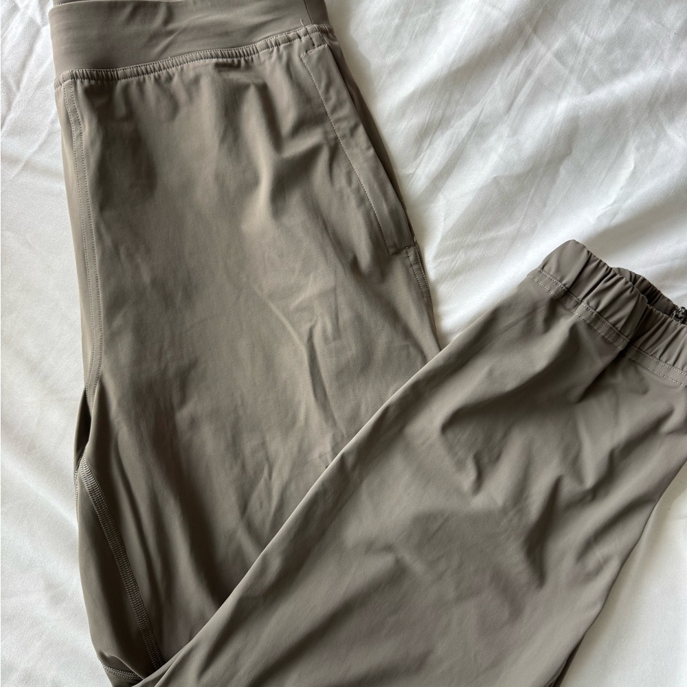 lululemon athletica Women's Dance Studio Crop MR